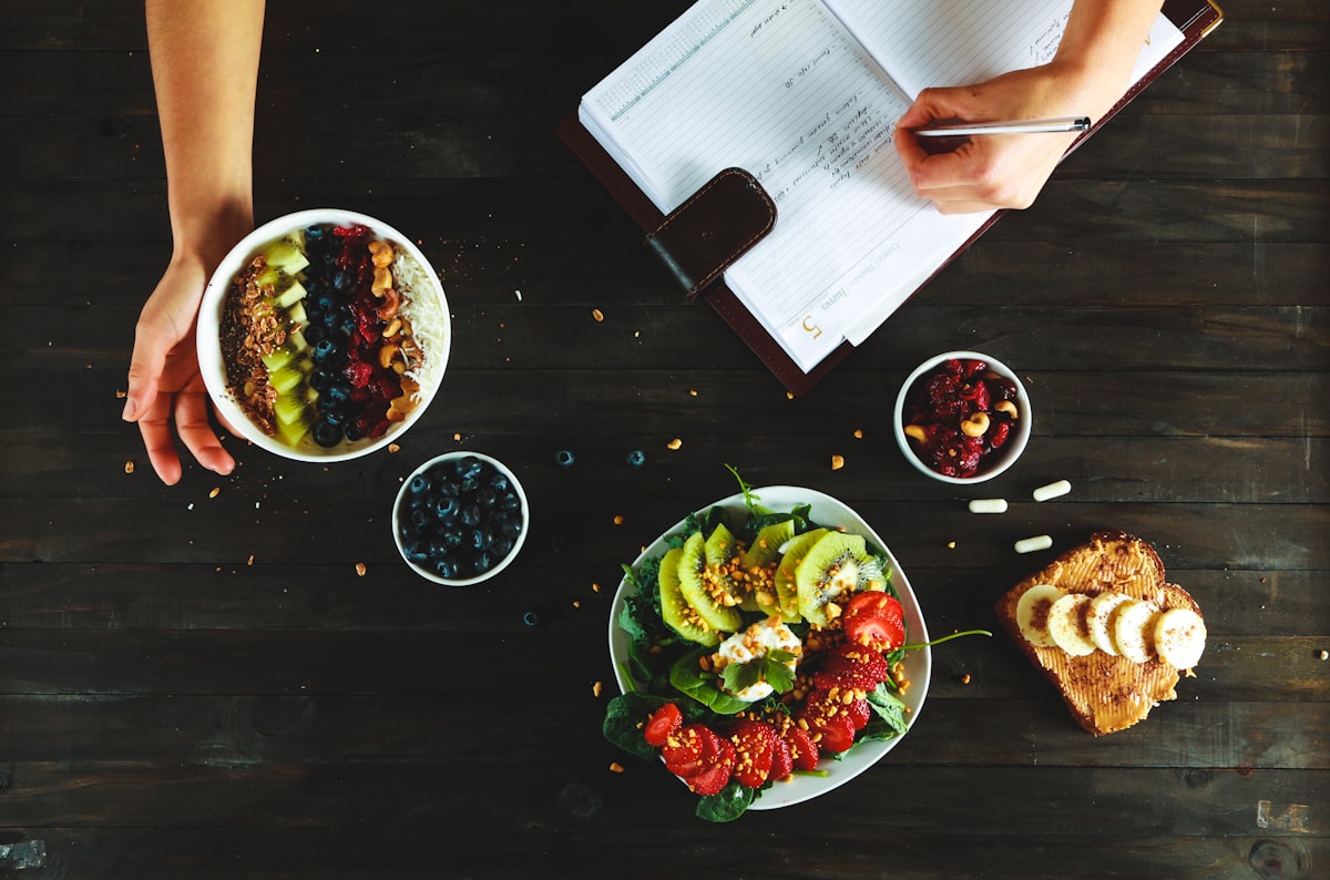 Nutritionist reviewing dietary guidelines with client